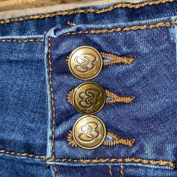 🌟LADIES/ Juniors jean shorts - Picture 3 of 6